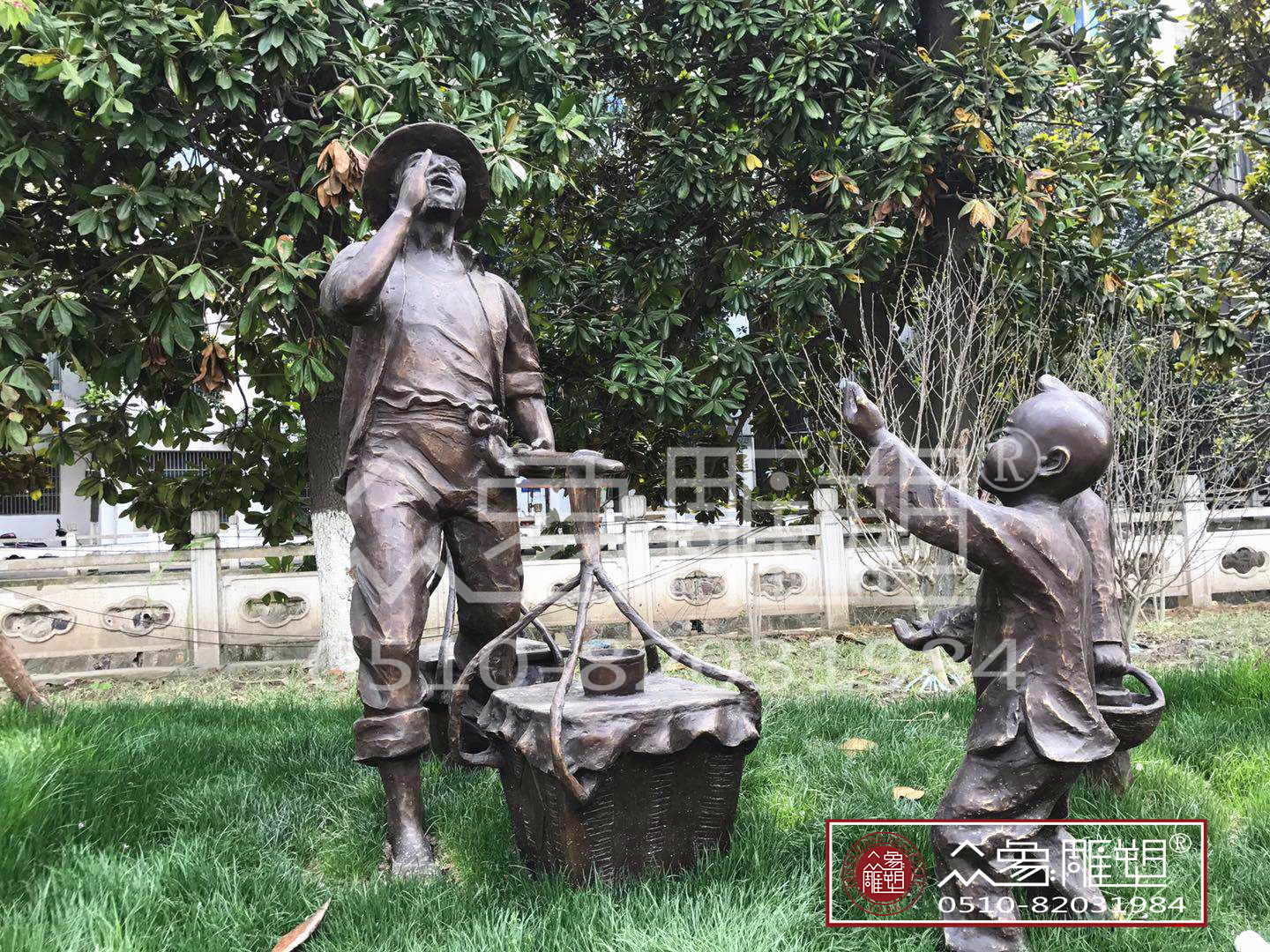 微信圖片_20180411114445_副本.jpg 鑄銅人物雕塑挑擔老人.jpg