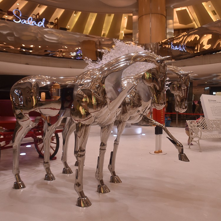 動物玻璃鋼雕塑不能隨便用,需結(jié)合環(huán)境