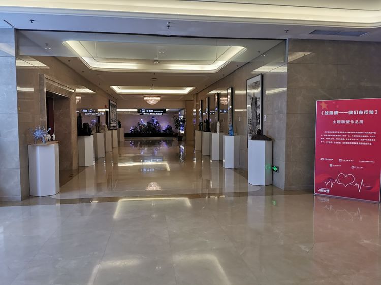 節(jié)慶美陳中如何體現(xiàn)商場(chǎng)品牌理念？