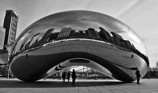 鍛銅雕塑和玻璃鋼雕塑兩者在價格上有何差異,哪個更經濟?