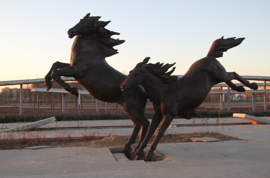 中國傳統(tǒng)雕塑風(fēng)格的特點具體體現(xiàn)在哪些方面?