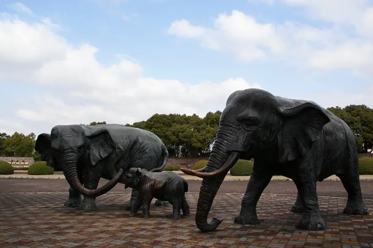色彩處理與保護環節在鑄銅雕塑中起到什么作用?