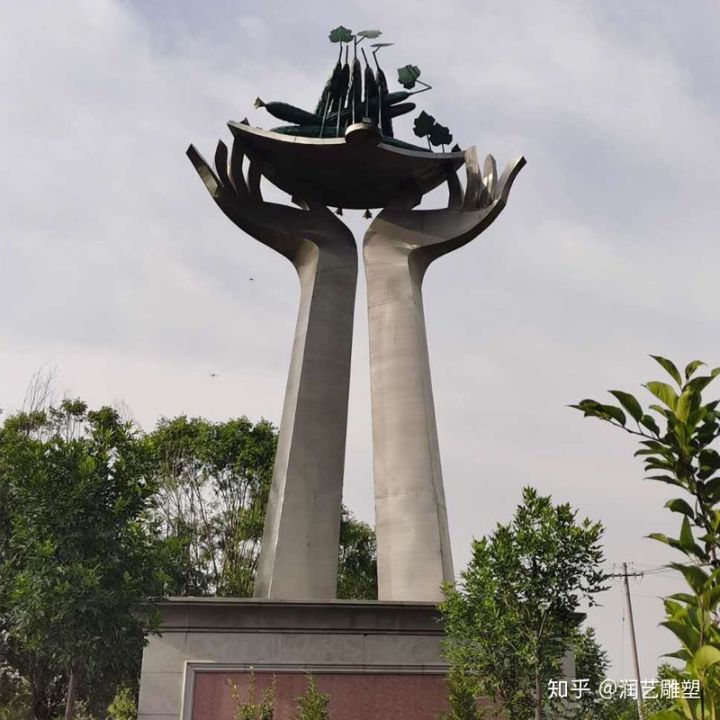 運輸砂巖雕塑時,有哪些特殊的尺寸和重量限制?