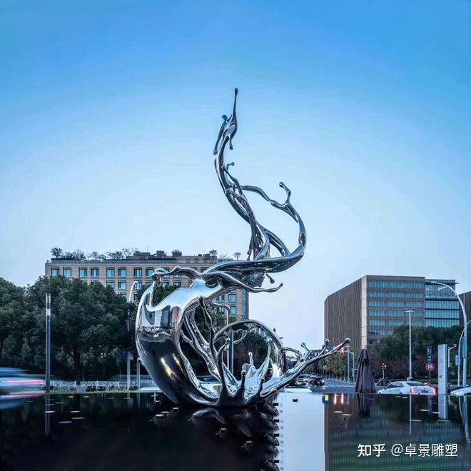 江蘇不銹鋼雕塑不僅具有美觀的裝飾效果，還能傳達(dá)深厚的文化內(nèi)涵和時(shí)代精神